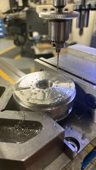 Milling an injector plate
