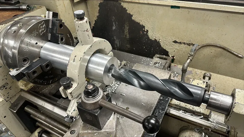 Boring bar on the lathe